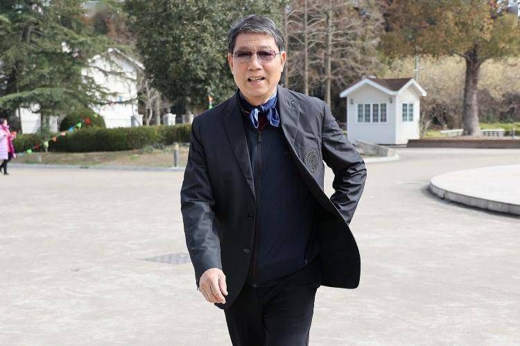漂亮女馆士