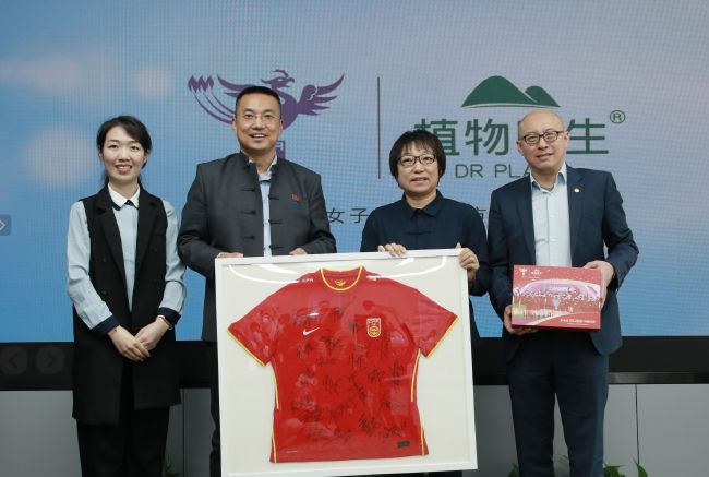 不知火舞被三个小孩